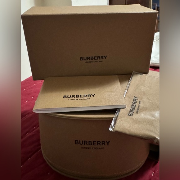 BURBERRY Sunglasses - Picture 5 of 6